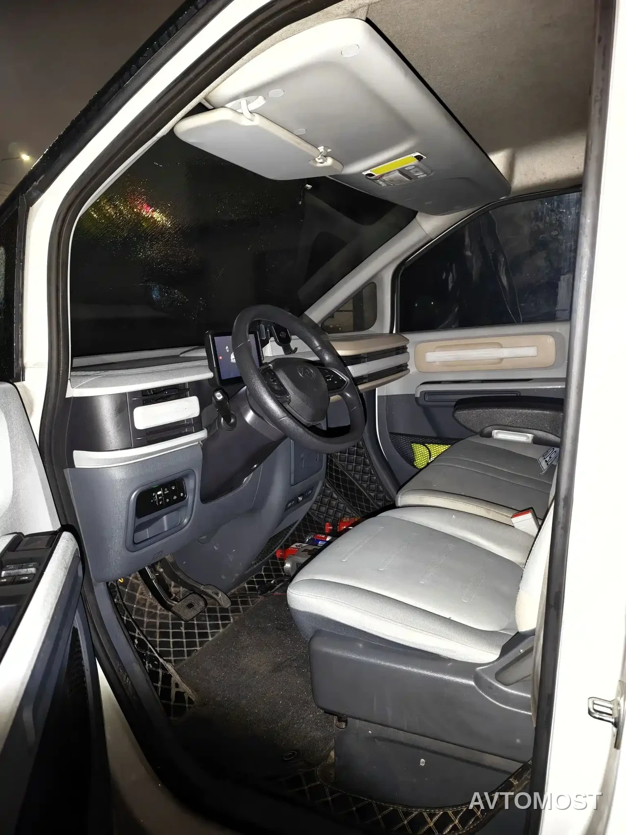 SAIC Maxus Dana V1 2023 Model V1 Short Wheelbase High Roof (43kWh) — фото 4