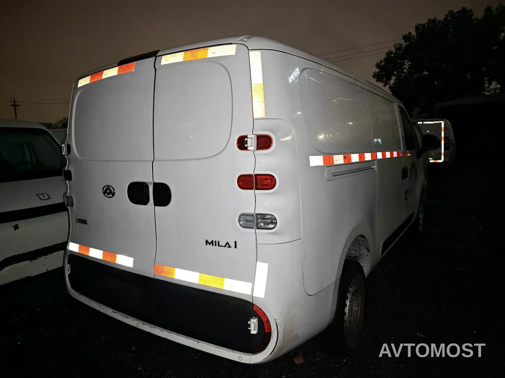 SAIC Maxus Dana V1 2023 Model V1 Short Wheelbase High Roof (43kWh) — фото 10