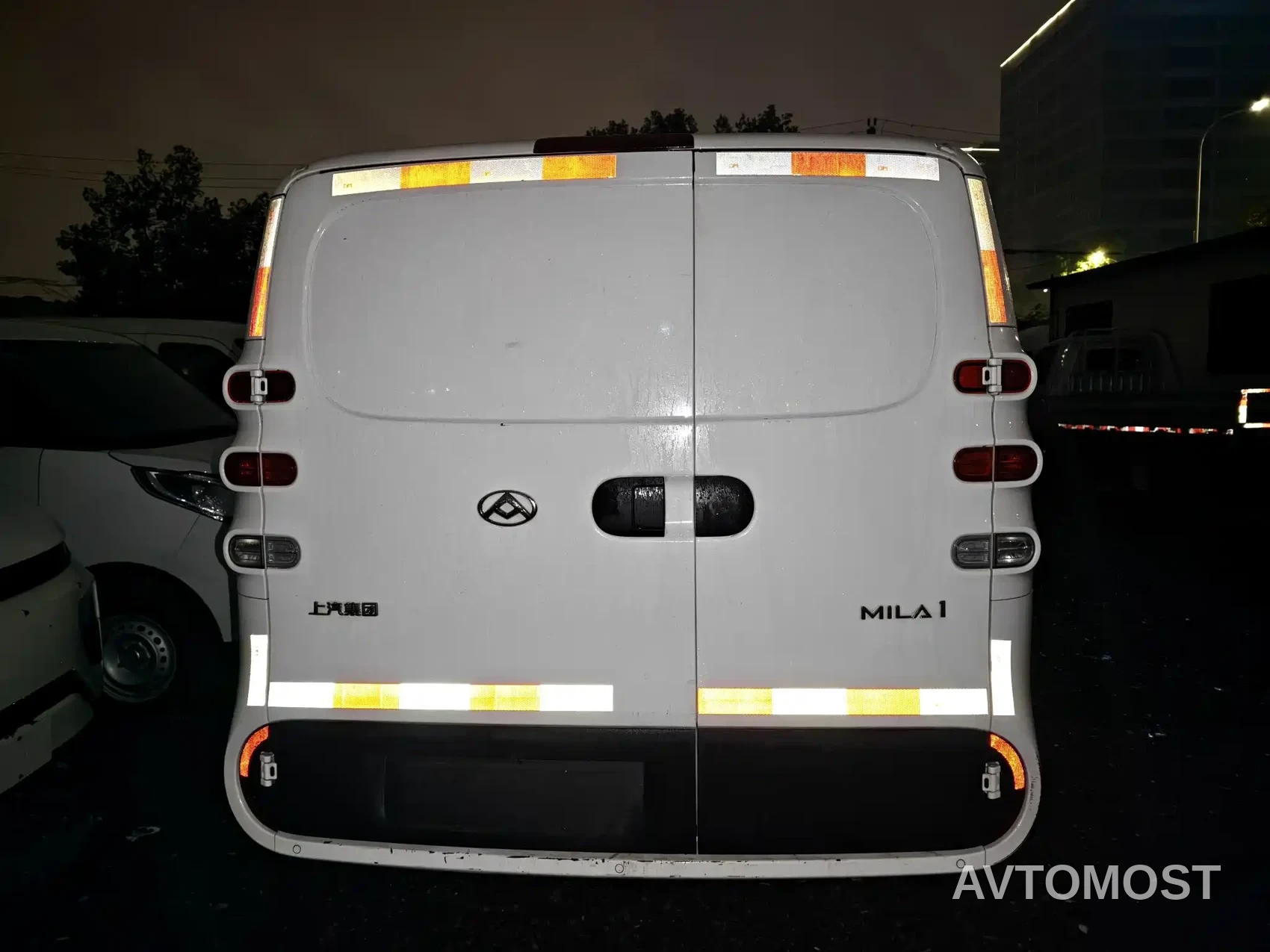 SAIC Maxus Dana V1 2023 Model V1 Short Wheelbase High Roof (43kWh) — фото 11