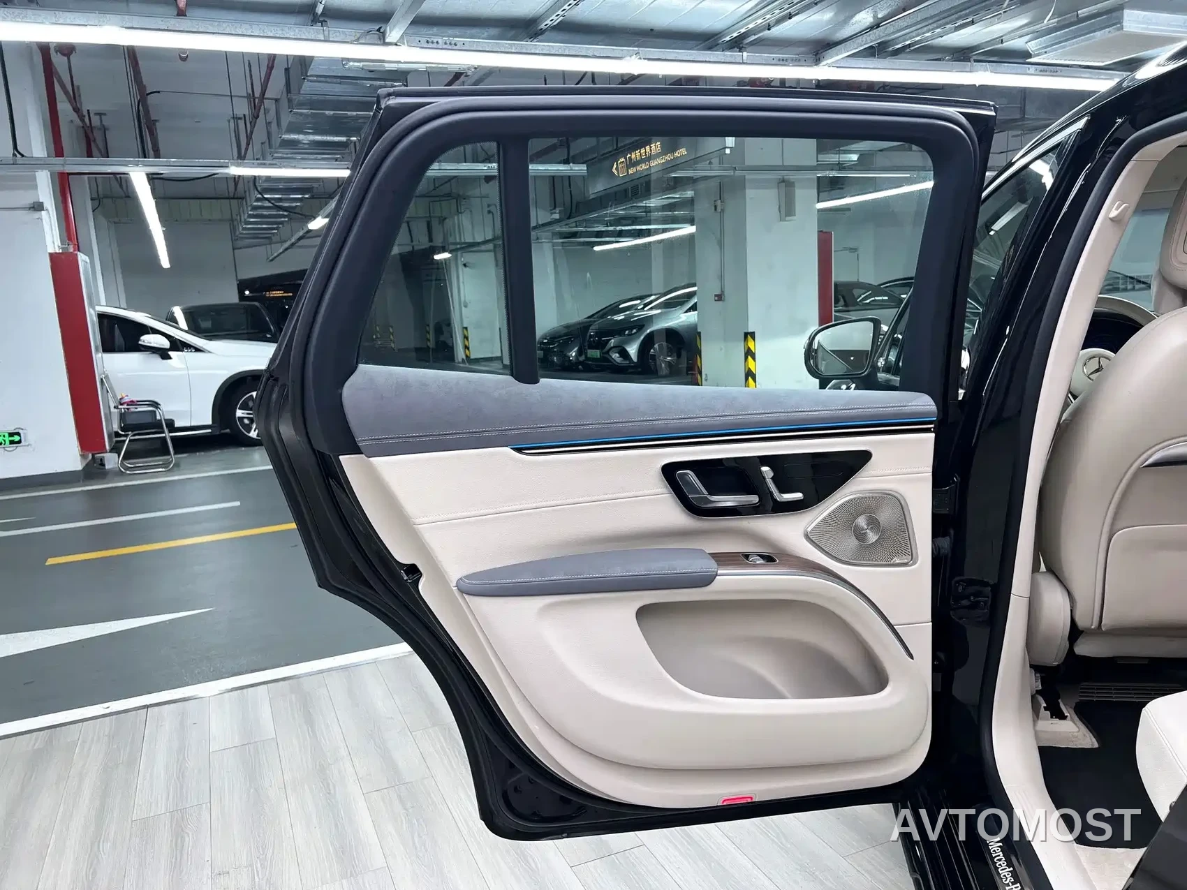 Mercedes-Benz EQS SUV 2023 450 4MATIC Pioneer Edition — фото 9