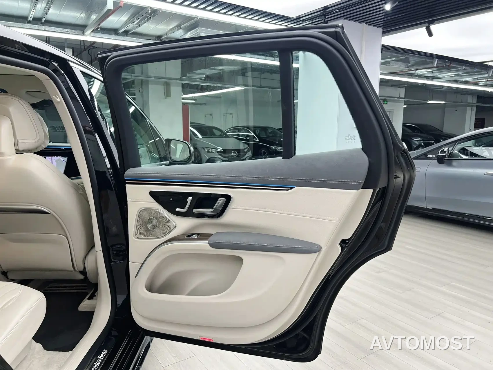 Mercedes-Benz EQS SUV 2023 450 4MATIC Pioneer Edition — фото 11
