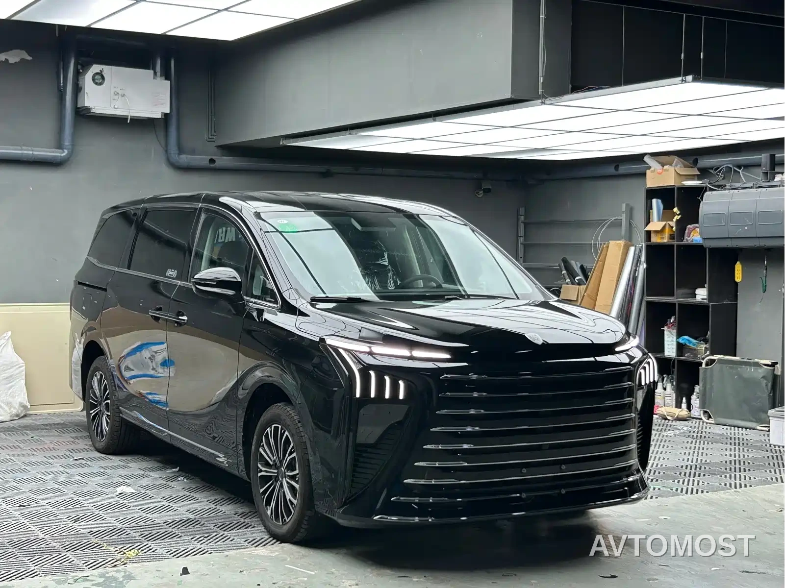 Dongfeng Fengxing Starlight V9 2026 Beyond Joy Series 200km Comfort — фото 1