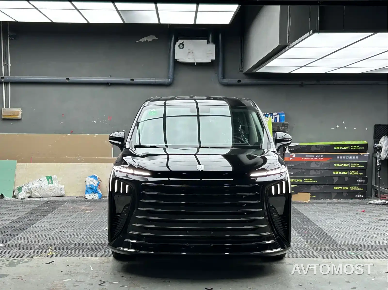 Dongfeng Fengxing Starlight V9 2026 Beyond Joy Series 200km Comfort — фото 2