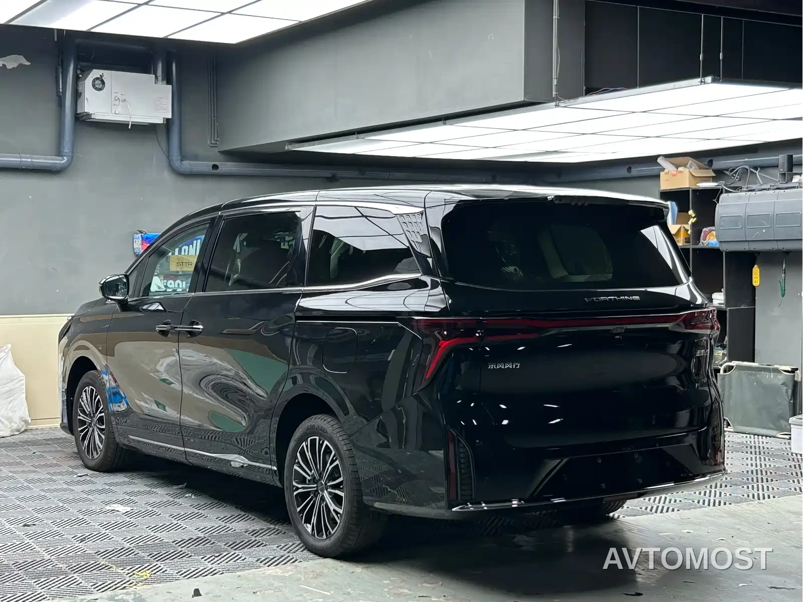 Dongfeng Fengxing Starlight V9 2026 Beyond Joy Series 200km Comfort — фото 9