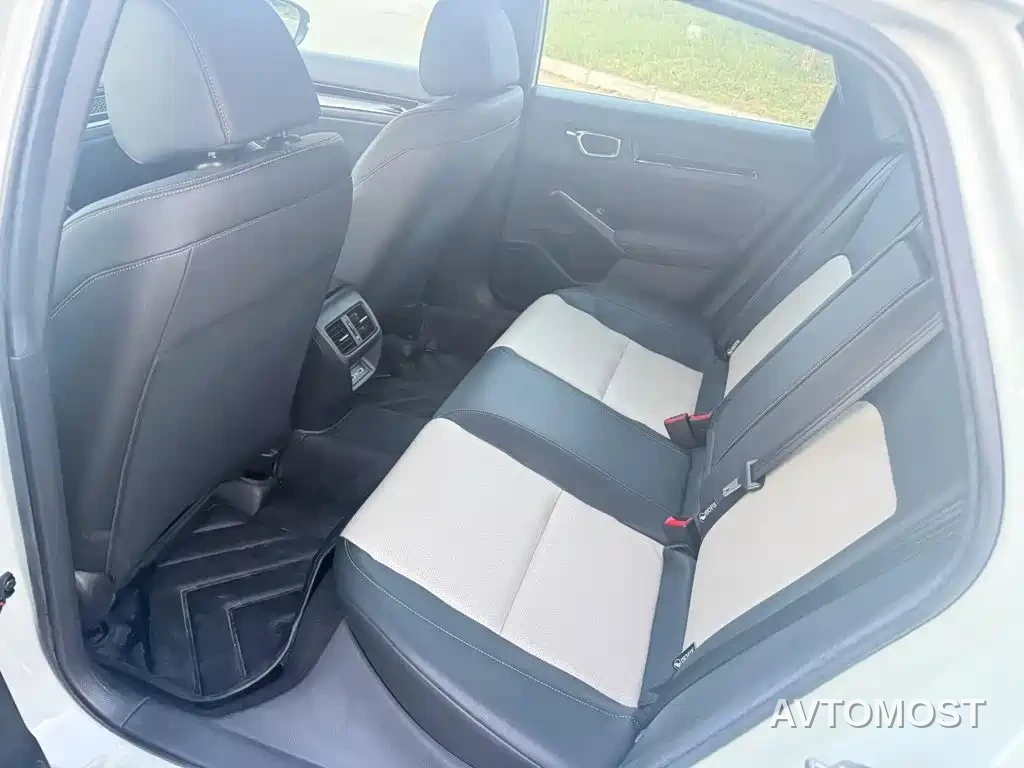 Honda Civic 2023 2.0L e:HEV Sport Edition — фото 5