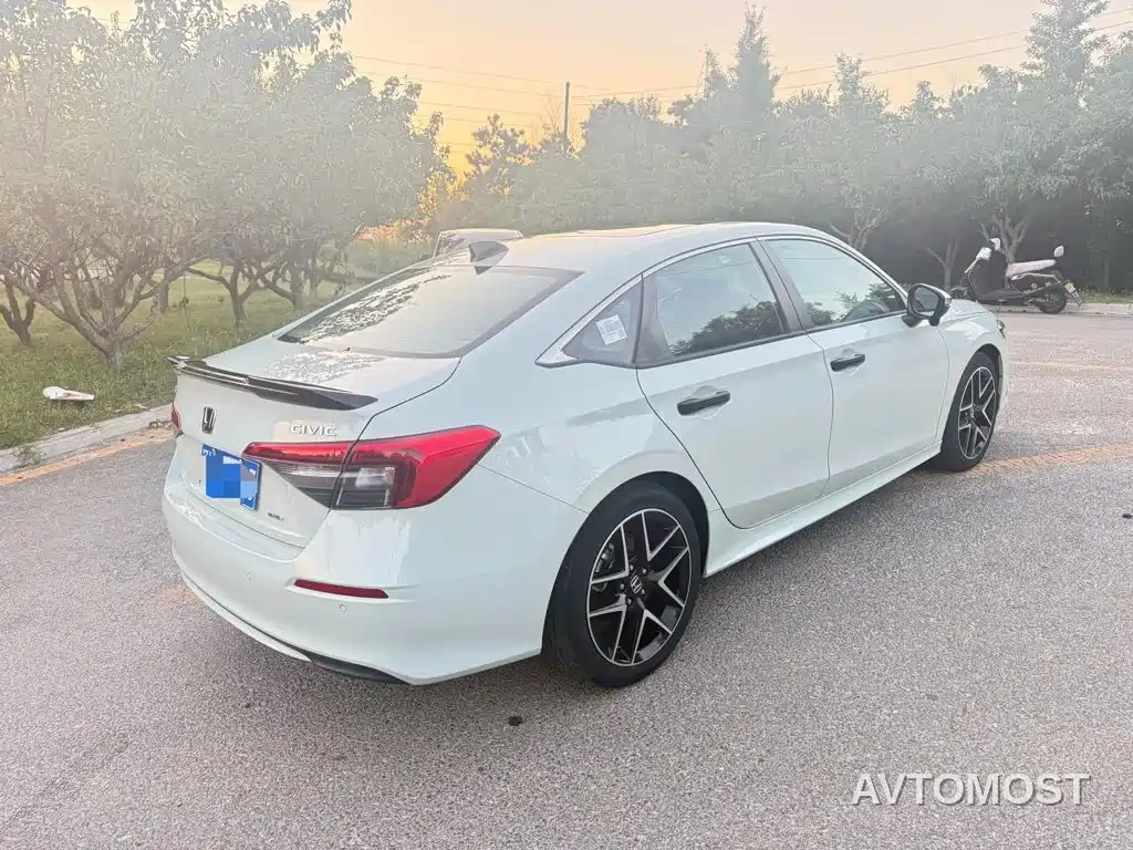 Honda Civic 2023 2.0L e:HEV Sport Edition — фото 7