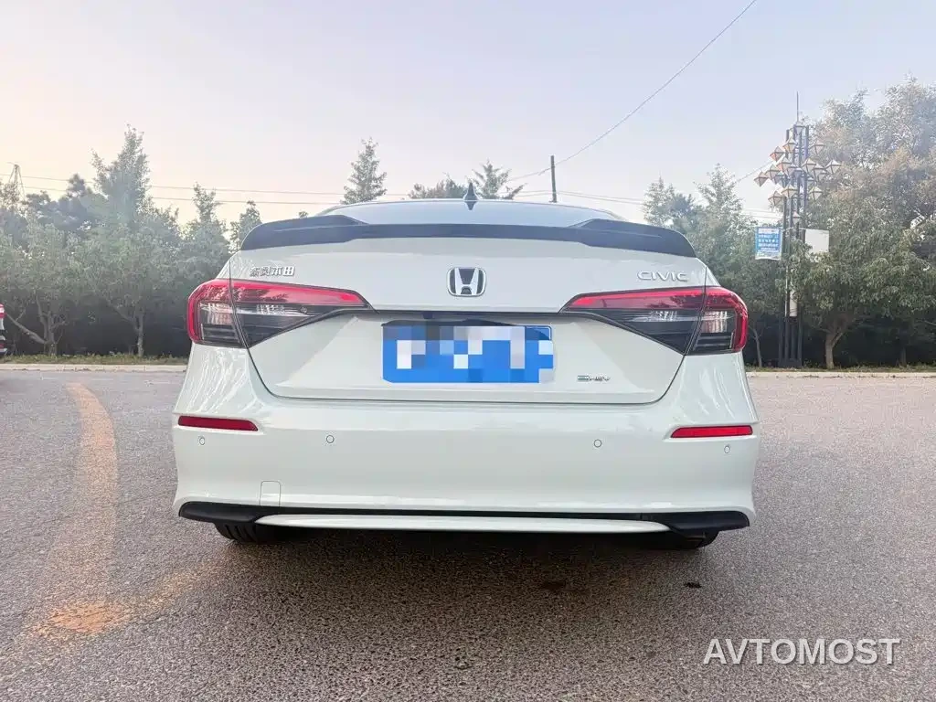 Honda Civic 2023 2.0L e:HEV Sport Edition — фото 8