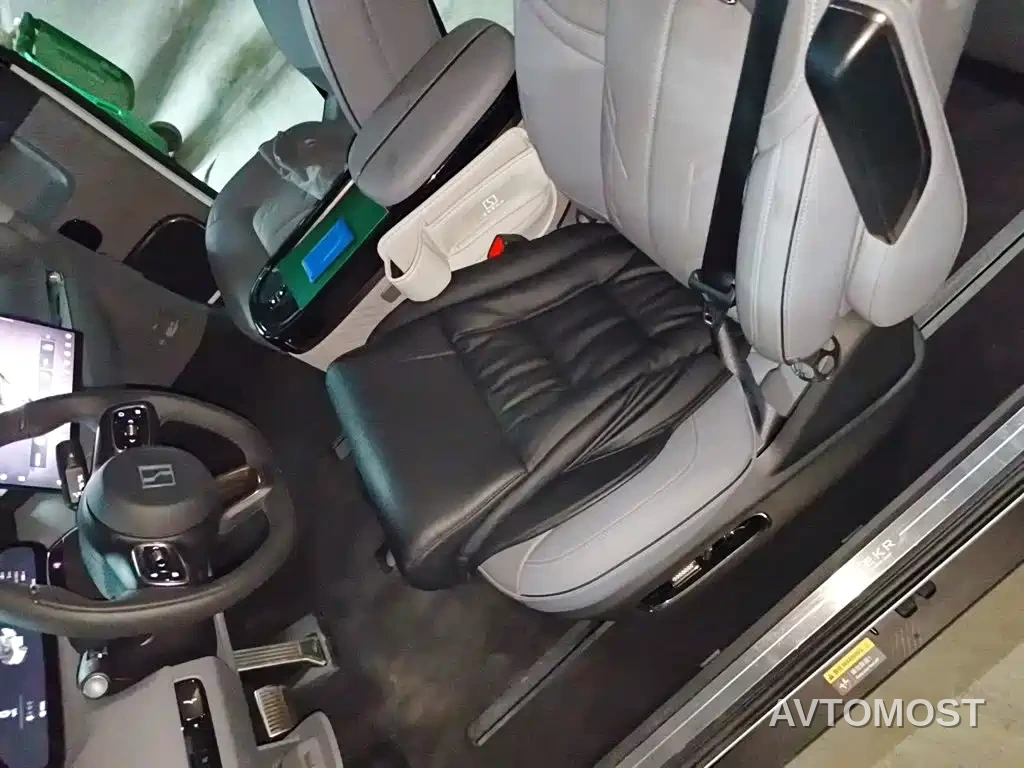 Zeekr MIX 2025 Smart Driving Edition — фото 11