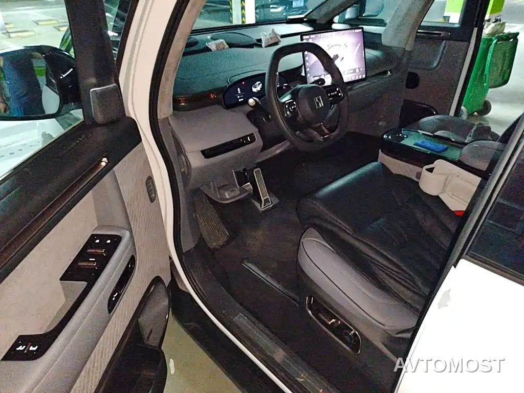 Zeekr MIX 2025 Smart Driving Edition — фото 12