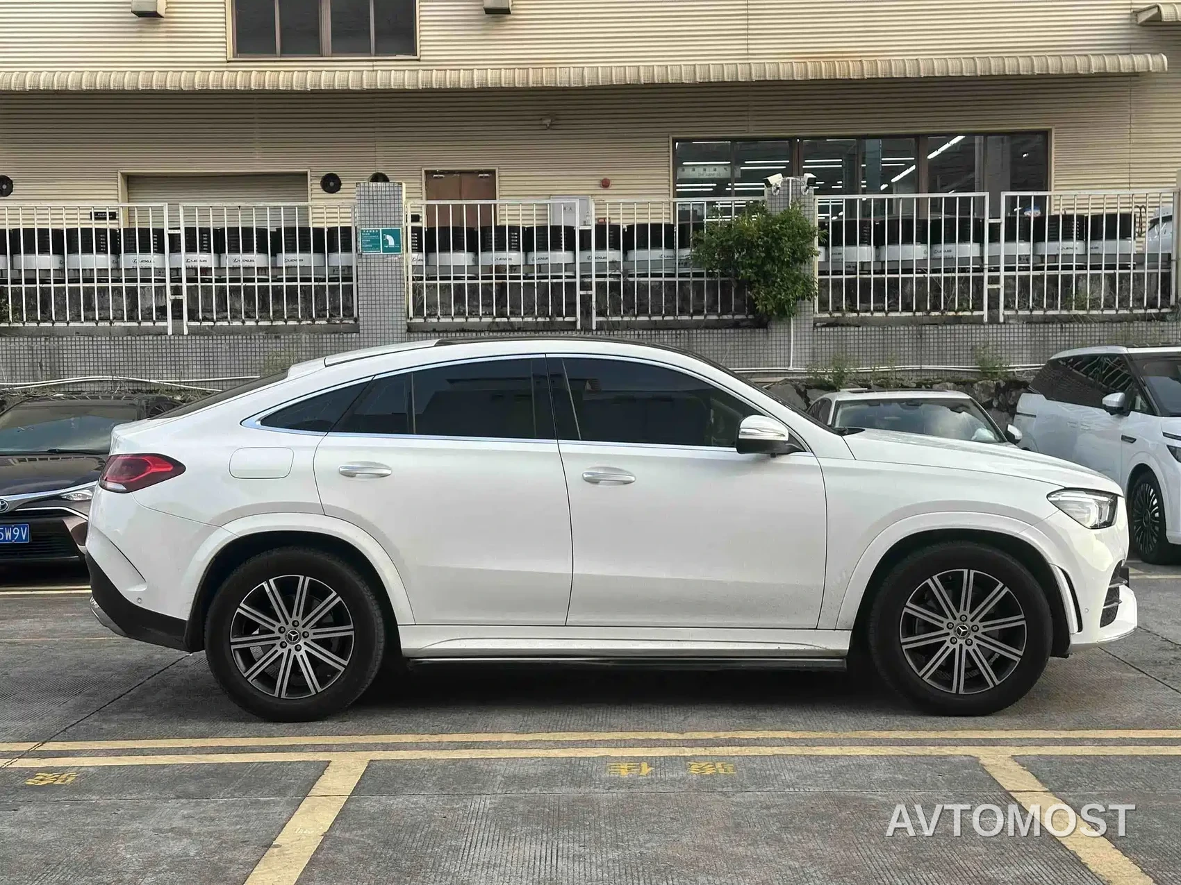 Mercedes-Benz GLE Coupe 2023 GLE 350 4MATIC Coupe SUV Fashion — фото 4