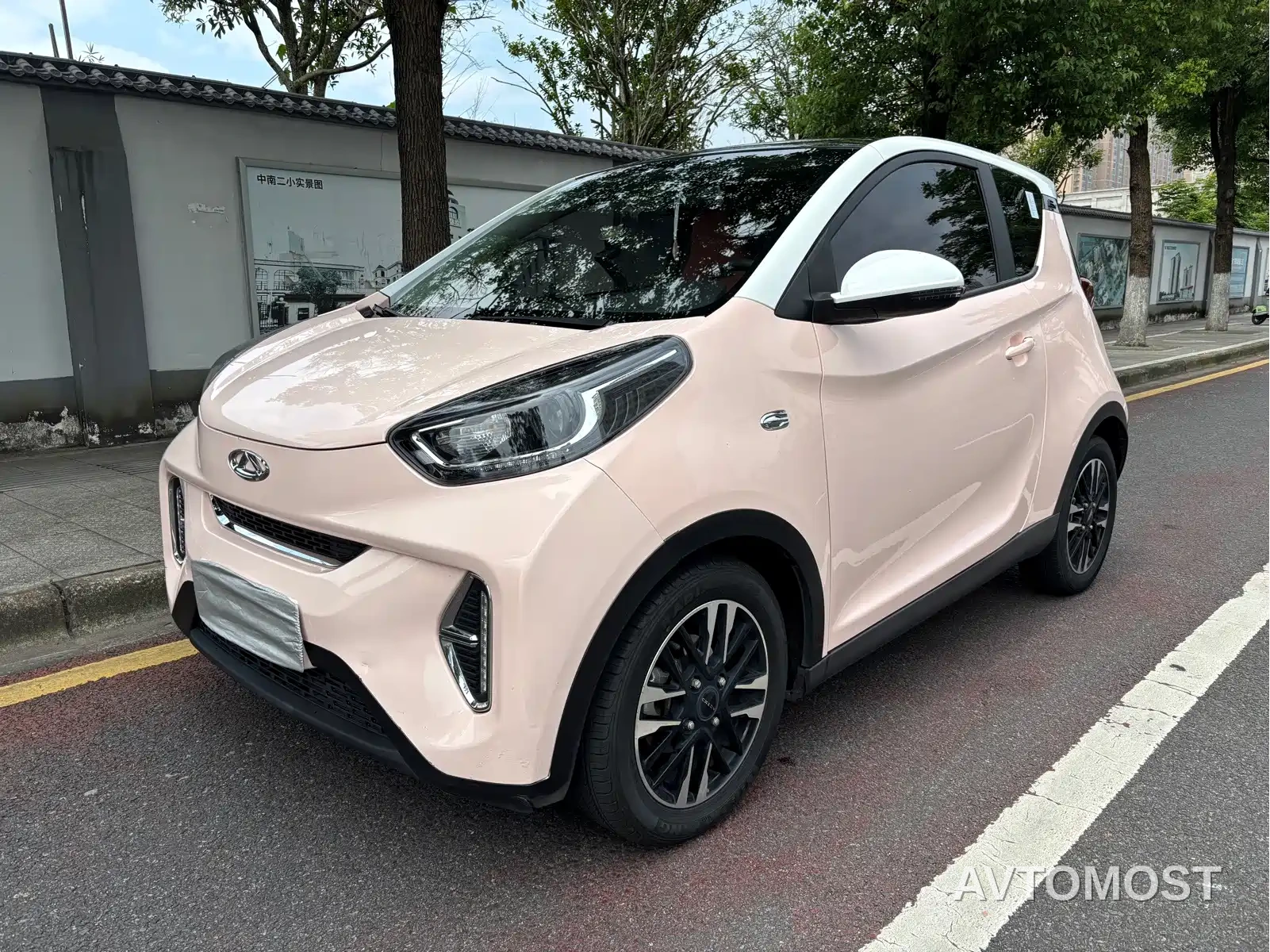 QQ New Energy Little Ant 2022 Facelift Sweet Edition Half Sugar LFP 30.7kWh 30kW 301km — фото 1