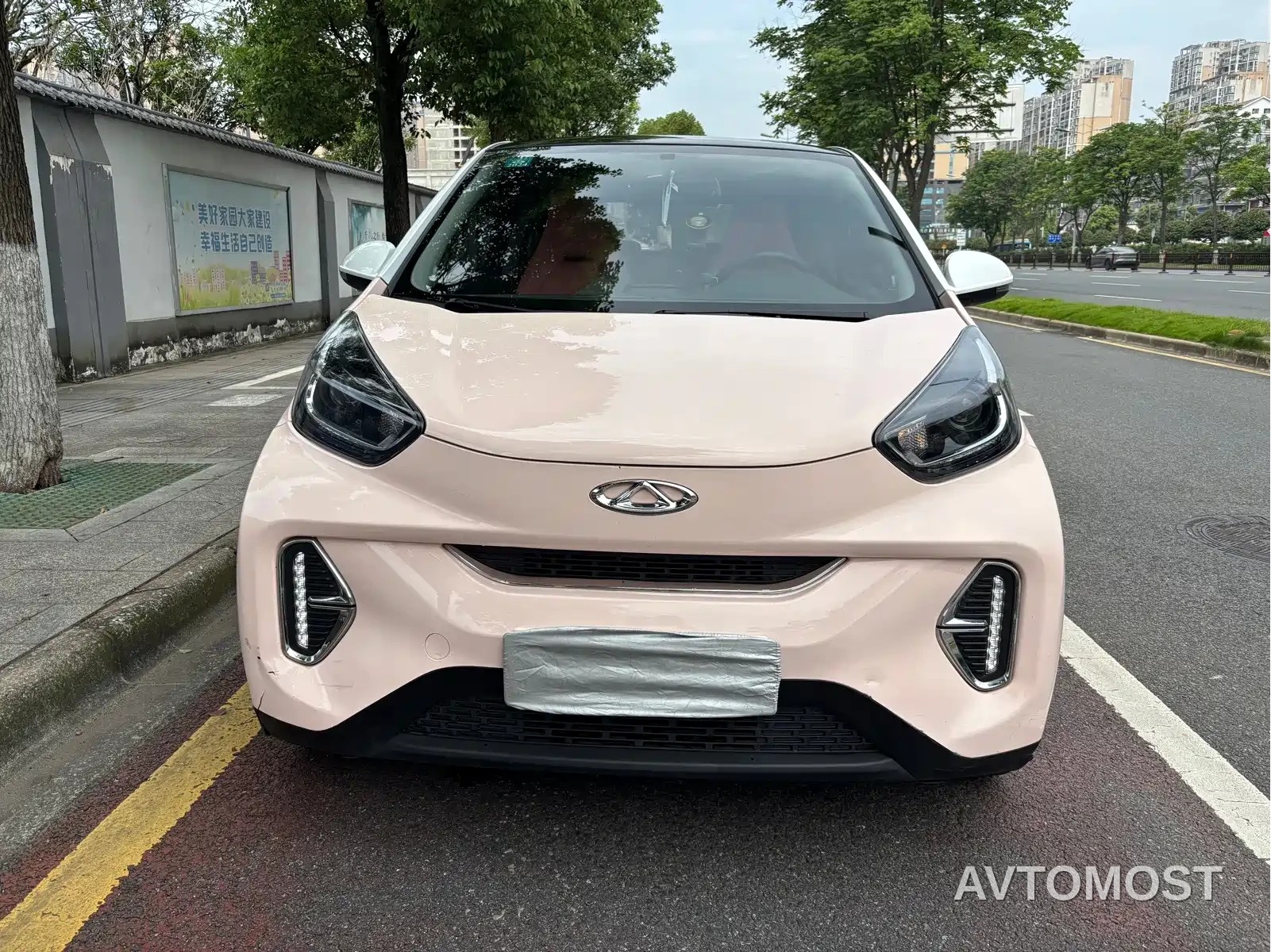 QQ New Energy Little Ant 2022 Facelift Sweet Edition Half Sugar LFP 30.7kWh 30kW 301km — фото 2