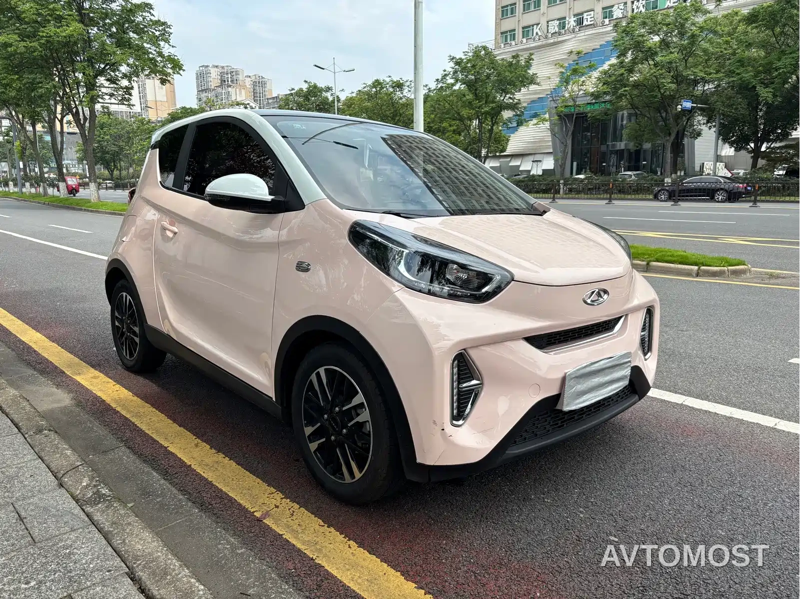QQ New Energy Little Ant 2022 Facelift Sweet Edition Half Sugar LFP 30.7kWh 30kW 301km — фото 3