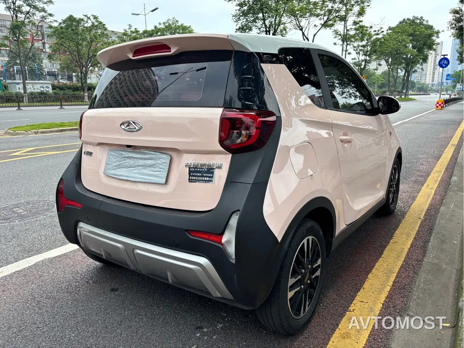 QQ New Energy Little Ant 2022 Facelift Sweet Edition Half Sugar LFP 30.7kWh 30kW 301km — фото 6