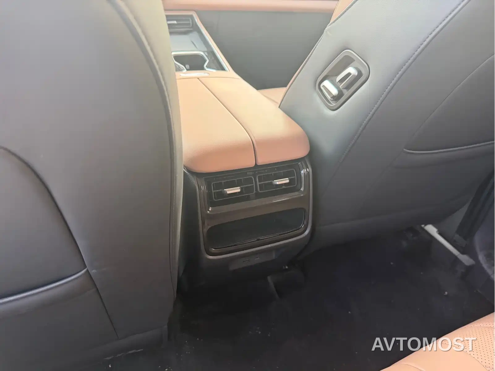 Chery Tiggo 8L 2024 Model 2.0T 2WD Standard 5-Seater — фото 7