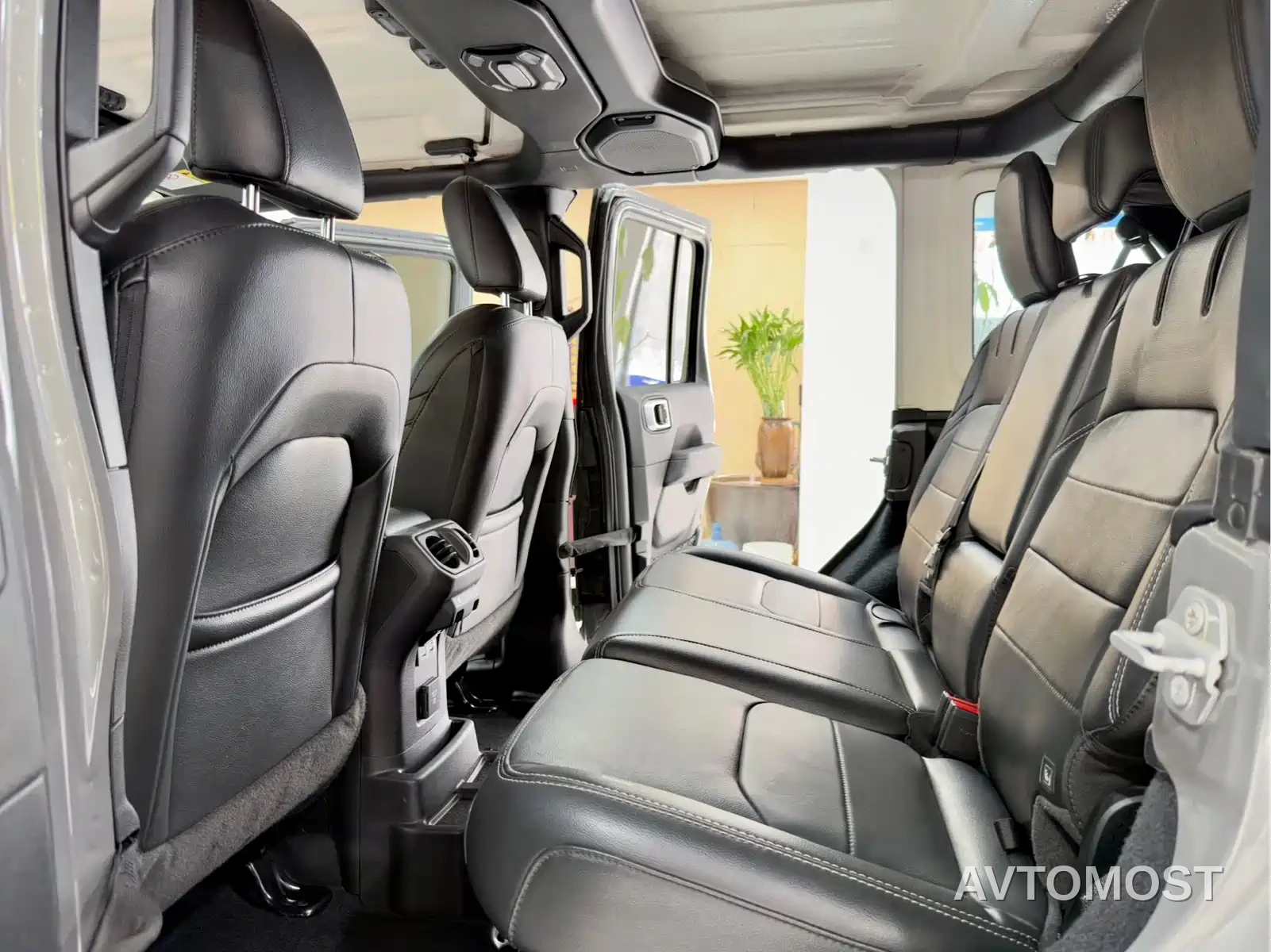 Jeep Wrangler 4xe 2021 4-Door 2.0T 4xe Sahara Launch Edition — фото 6