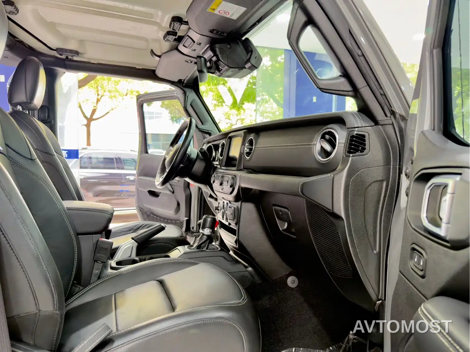 Jeep Wrangler 4xe 2021 4-Door 2.0T 4xe Sahara Launch Edition — фото 13
