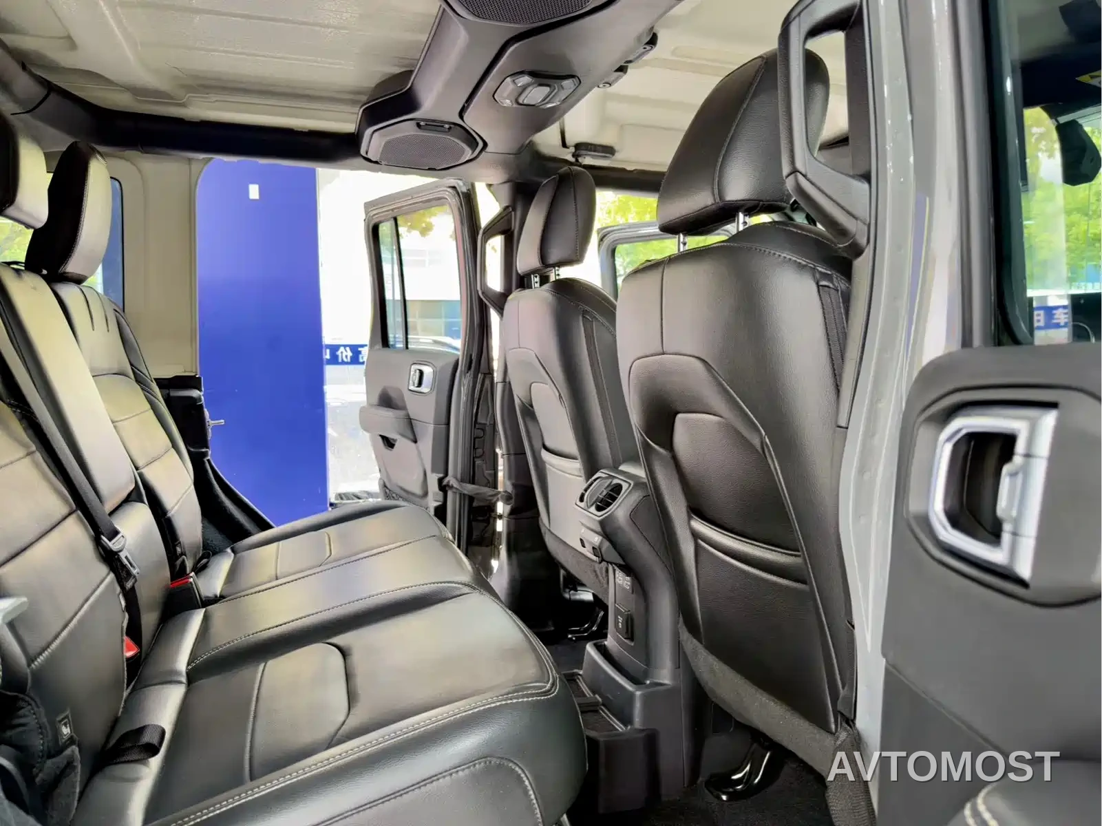 Jeep Wrangler 4xe 2021 4-Door 2.0T 4xe Sahara Launch Edition — фото 15