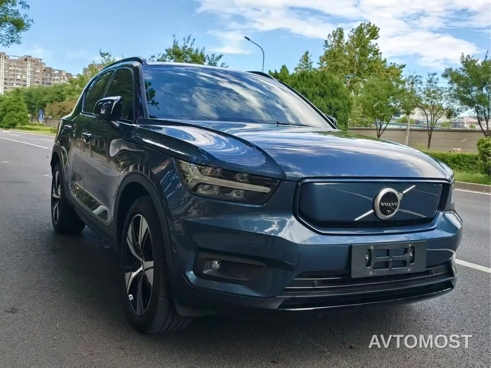 Volvo XC40 New Energy 2022 Long Range PRO — фото 2