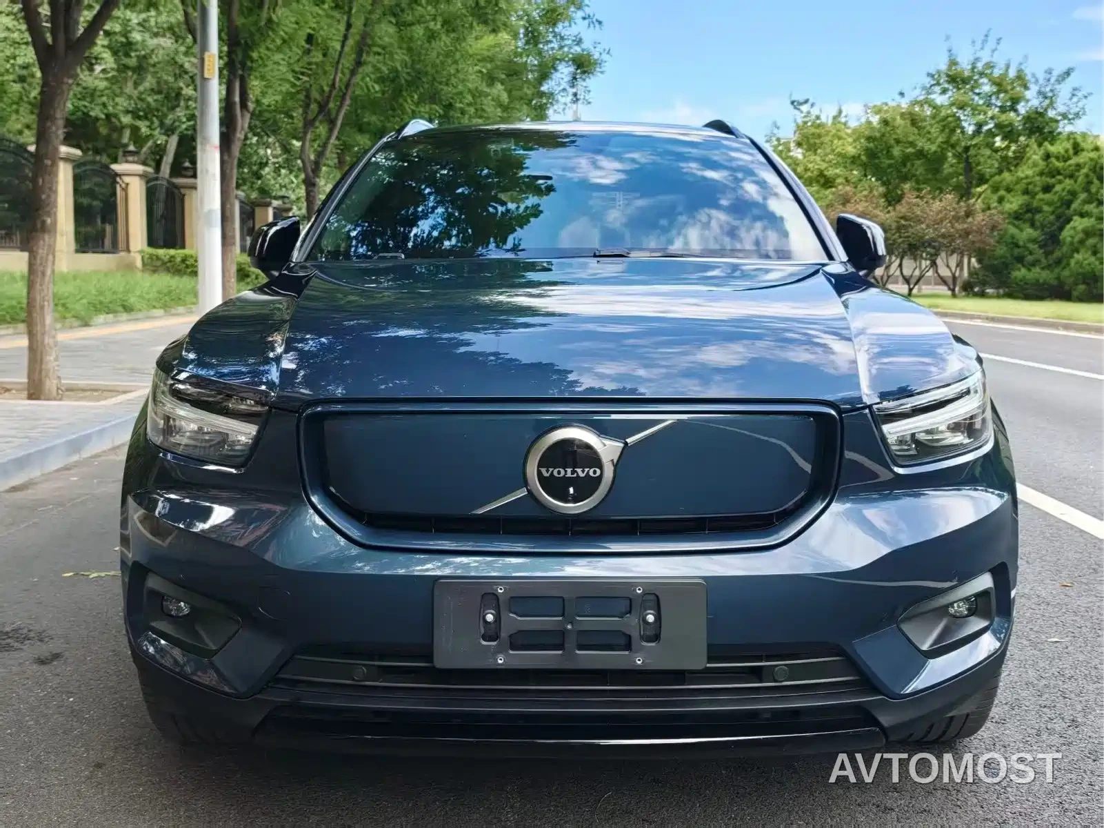 Volvo XC40 New Energy 2022 Long Range PRO — фото 3