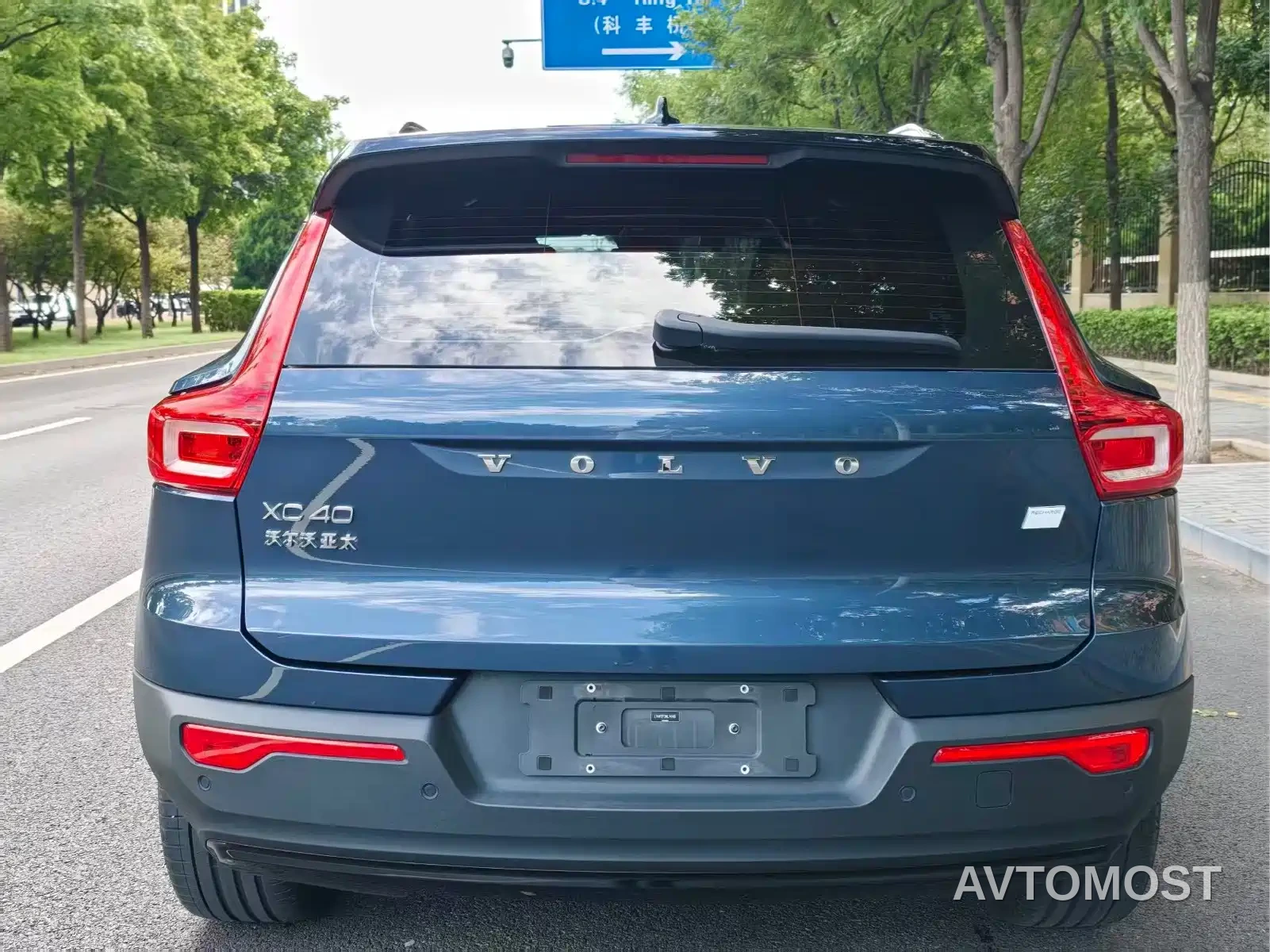 Volvo XC40 New Energy 2022 Long Range PRO — фото 4
