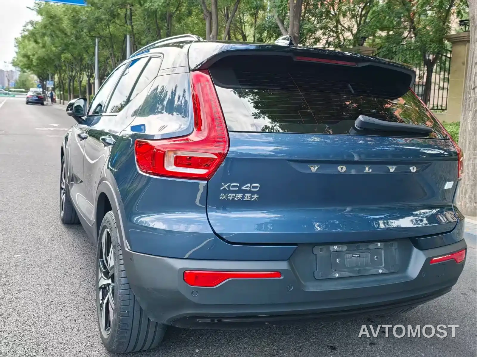 Volvo XC40 New Energy 2022 Long Range PRO — фото 5
