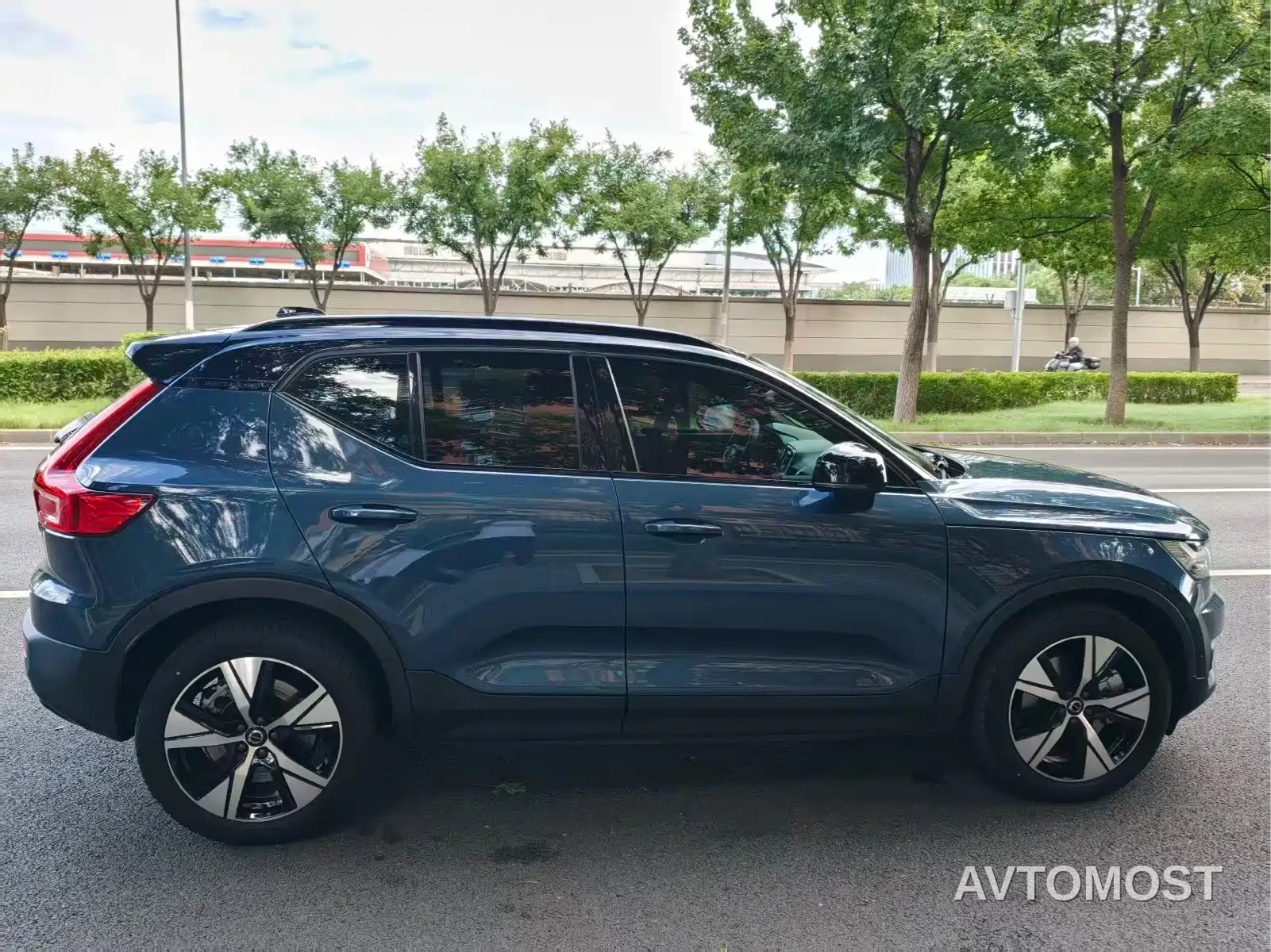 Volvo XC40 New Energy 2022 Long Range PRO — фото 7