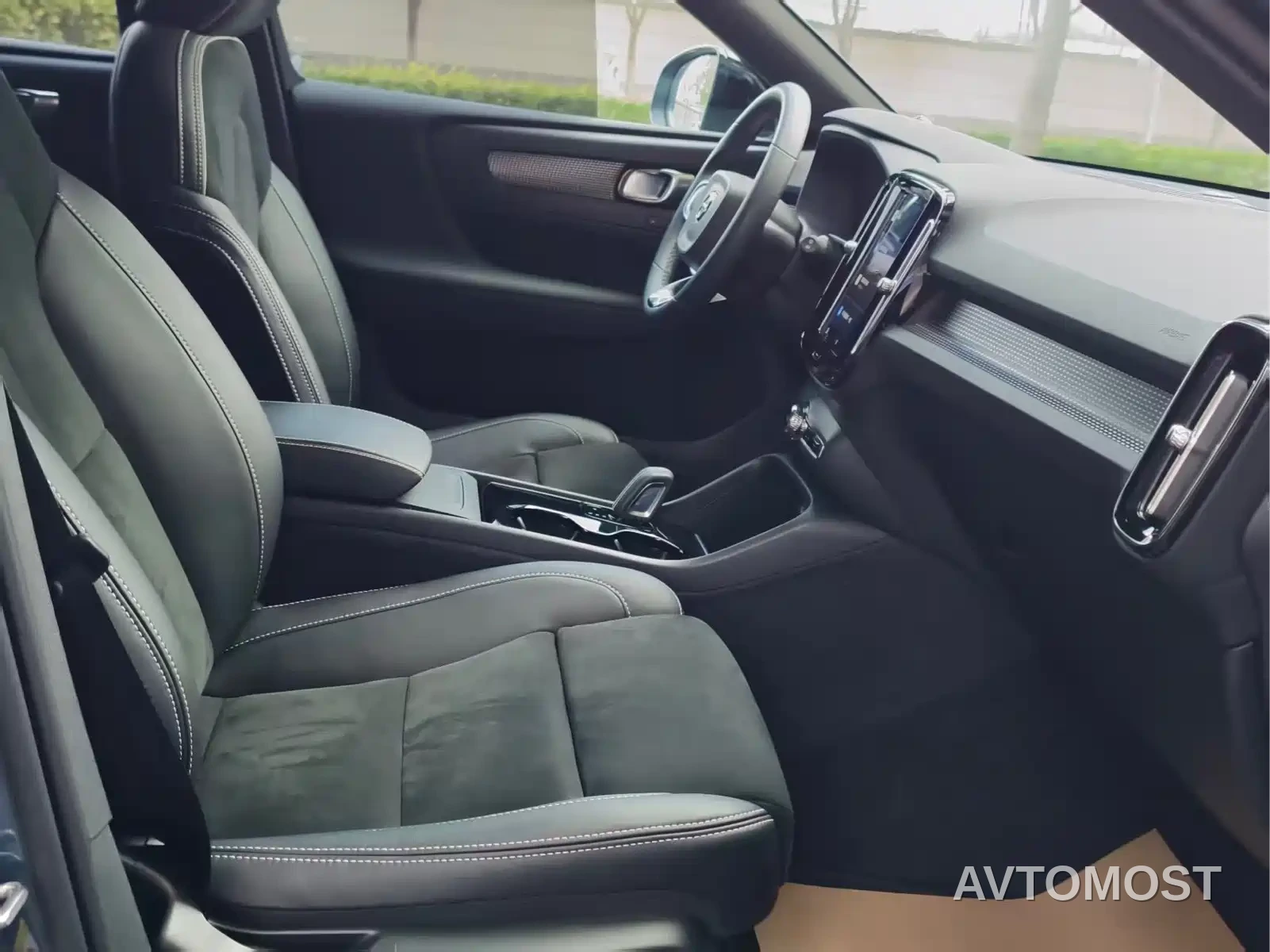 Volvo XC40 New Energy 2022 Long Range PRO — фото 10