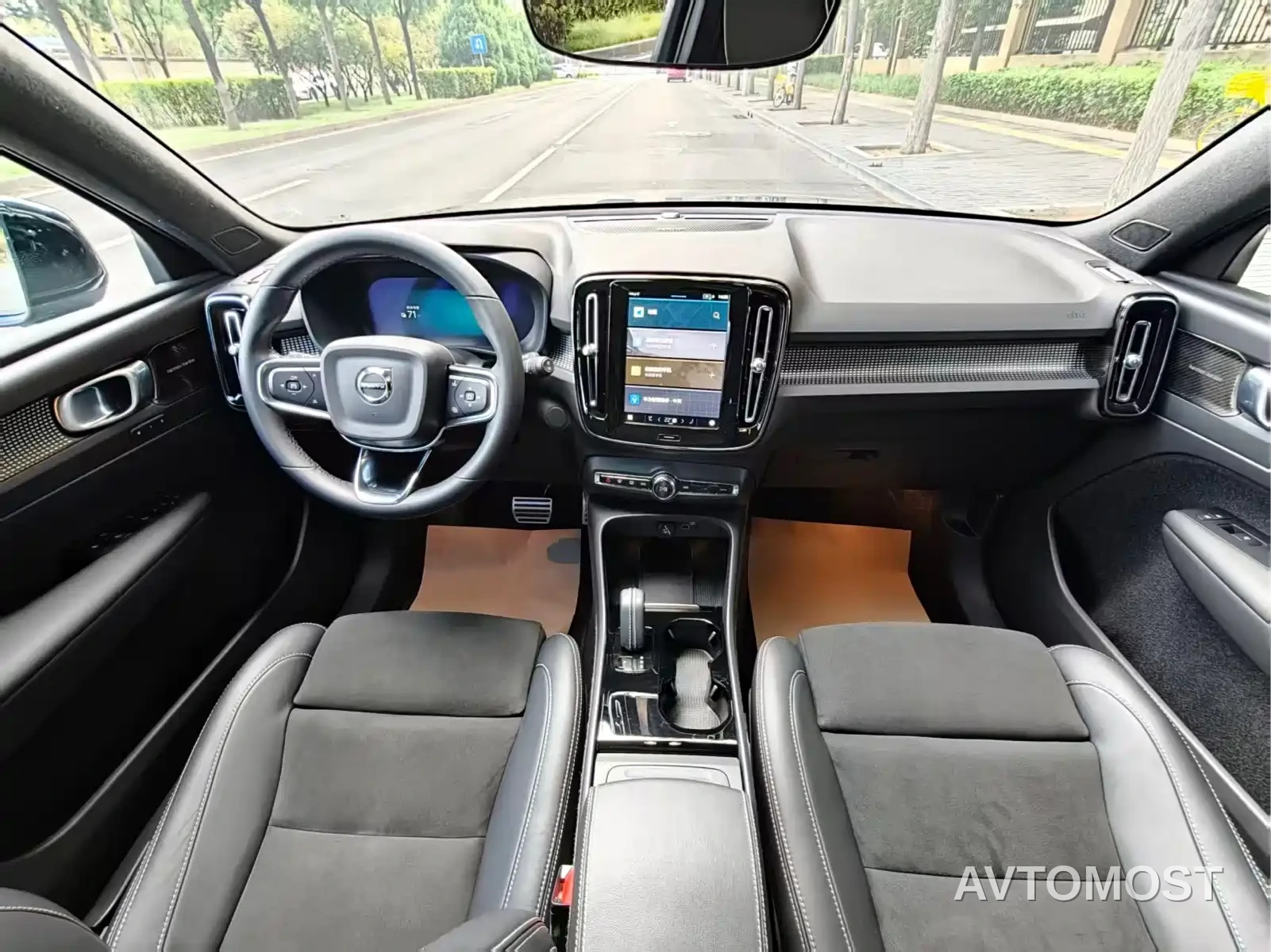 Volvo XC40 New Energy 2022 Long Range PRO — фото 12