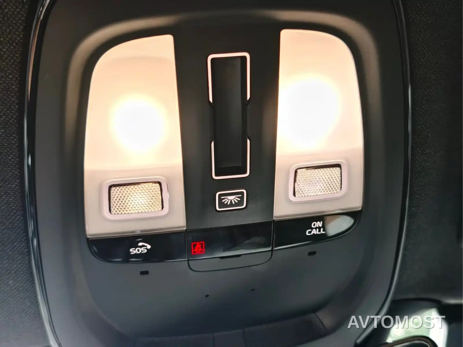 Volvo XC40 New Energy 2022 Long Range PRO — фото 14