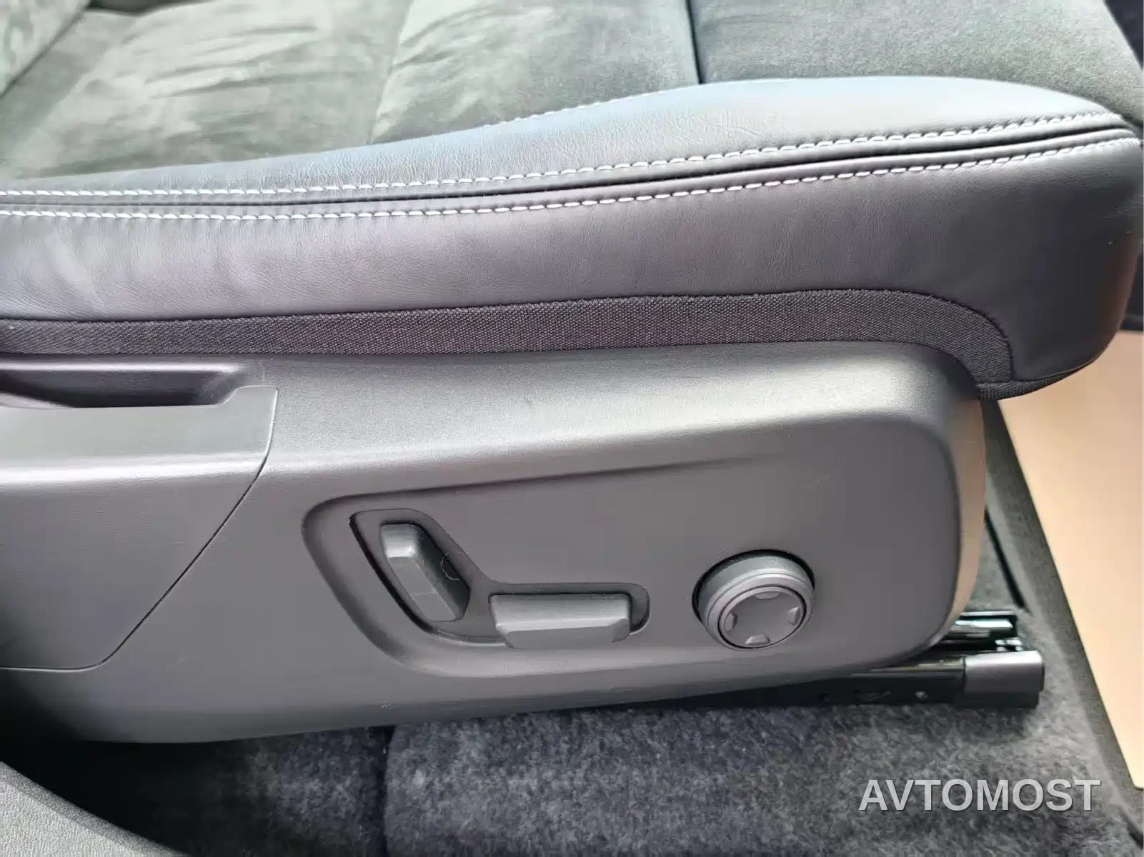 Volvo XC40 New Energy 2022 Long Range PRO — фото 20