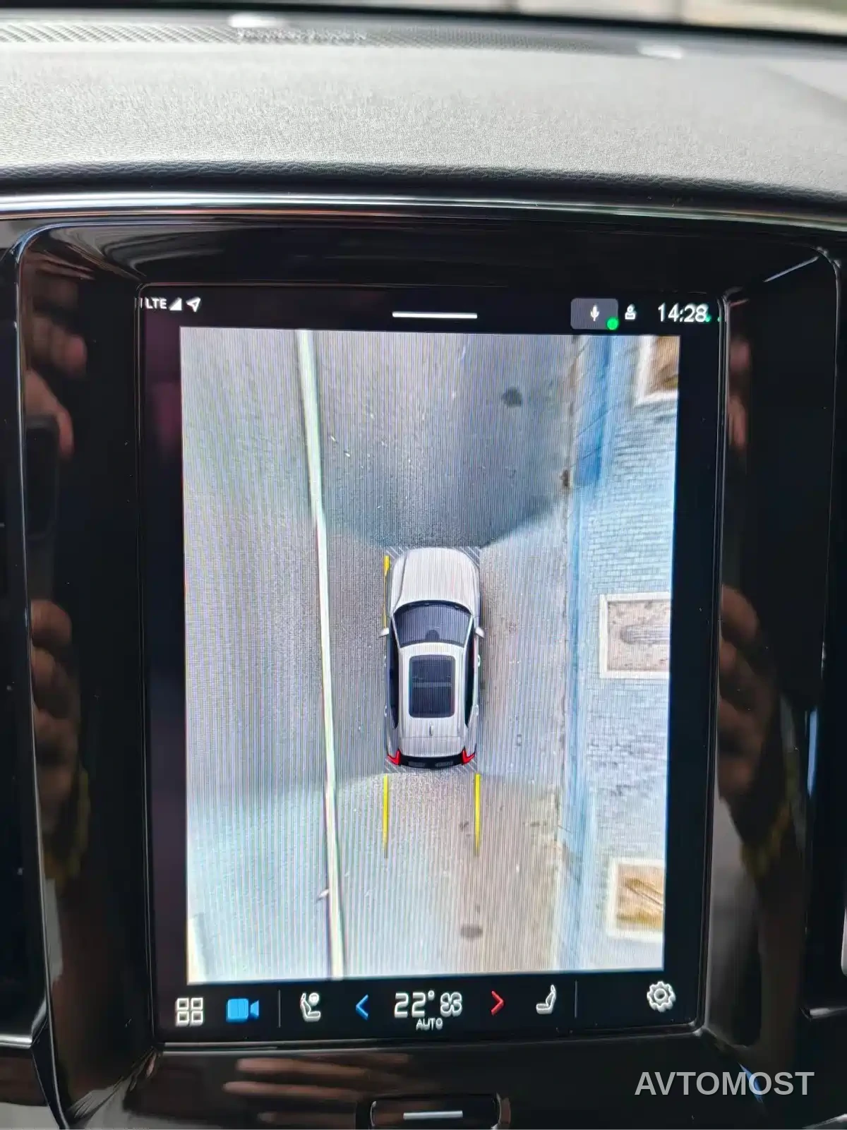 Volvo XC40 New Energy 2022 Long Range PRO — фото 25