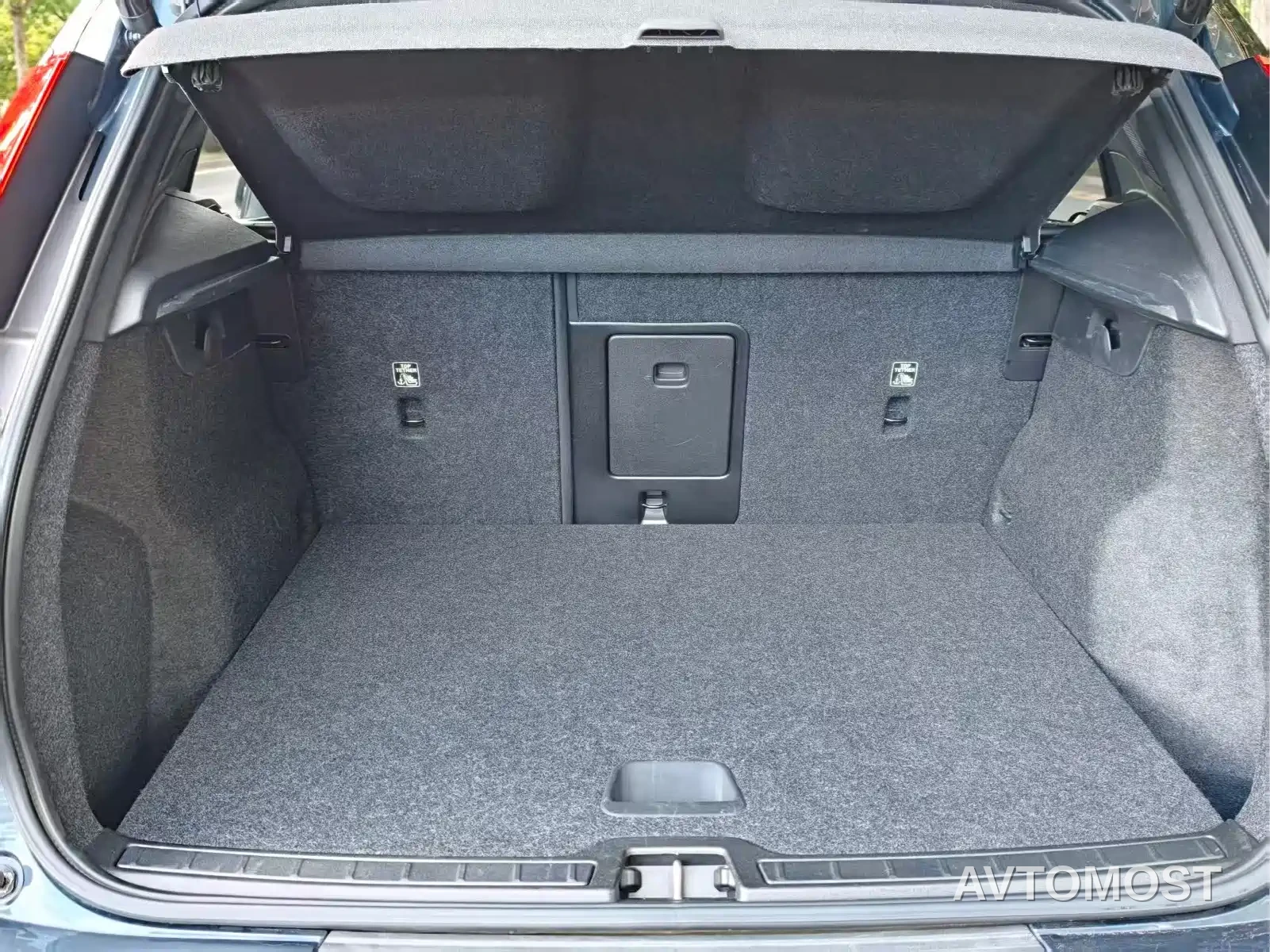 Volvo XC40 New Energy 2022 Long Range PRO — фото 26