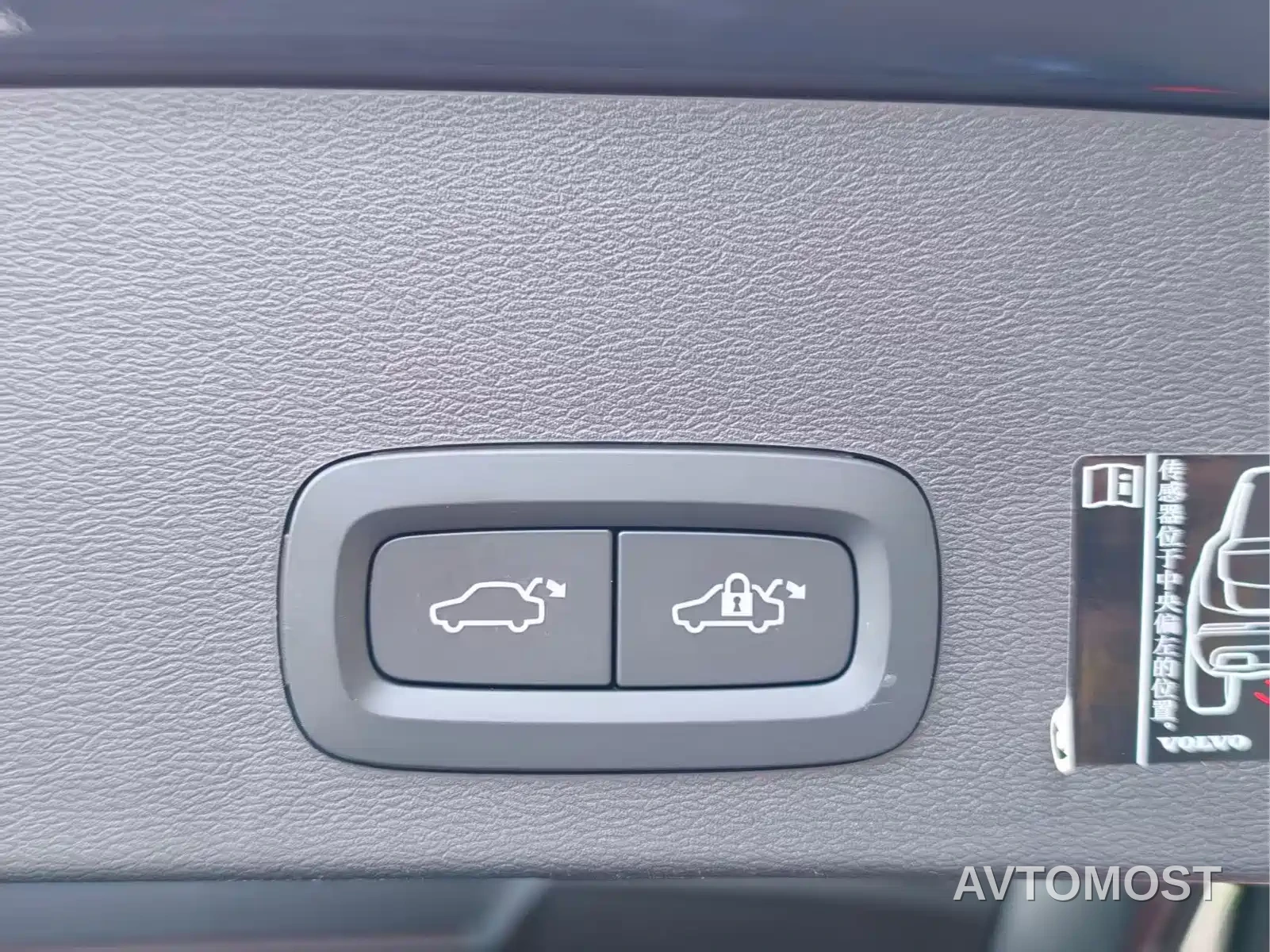 Volvo XC40 New Energy 2022 Long Range PRO — фото 27