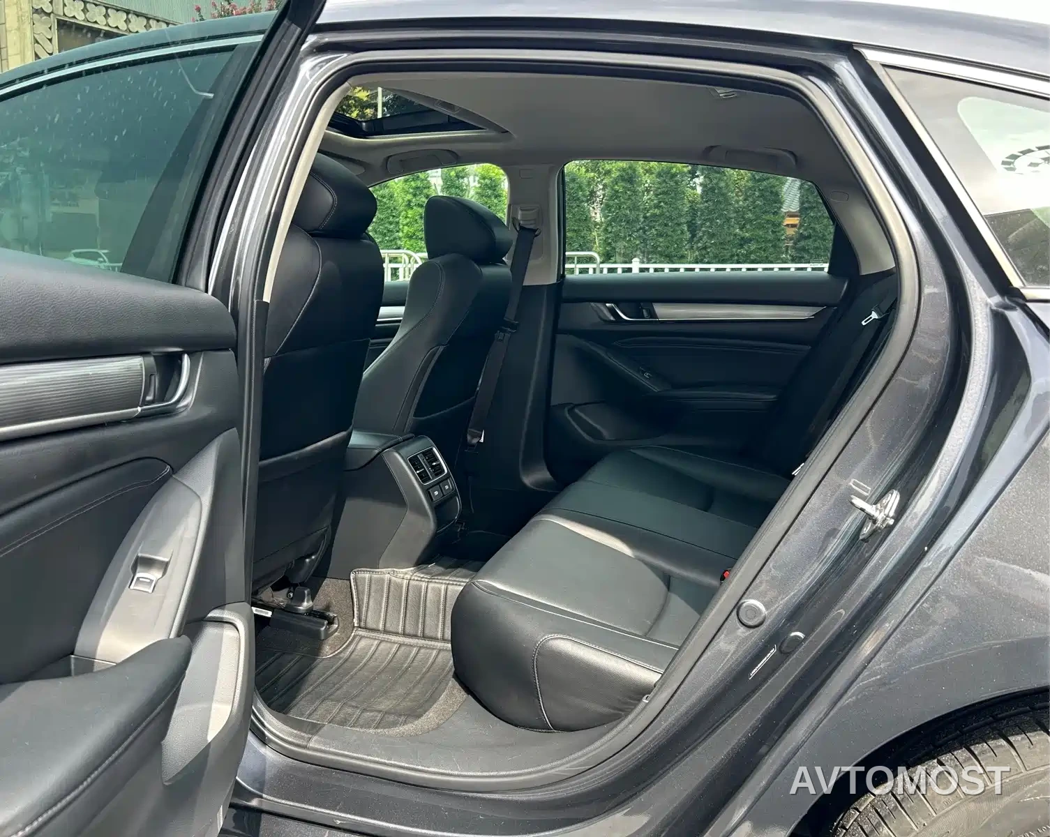 Honda Accord 2022 Sharp Hybrid 2.0L Sharp Leader Edition — фото 5