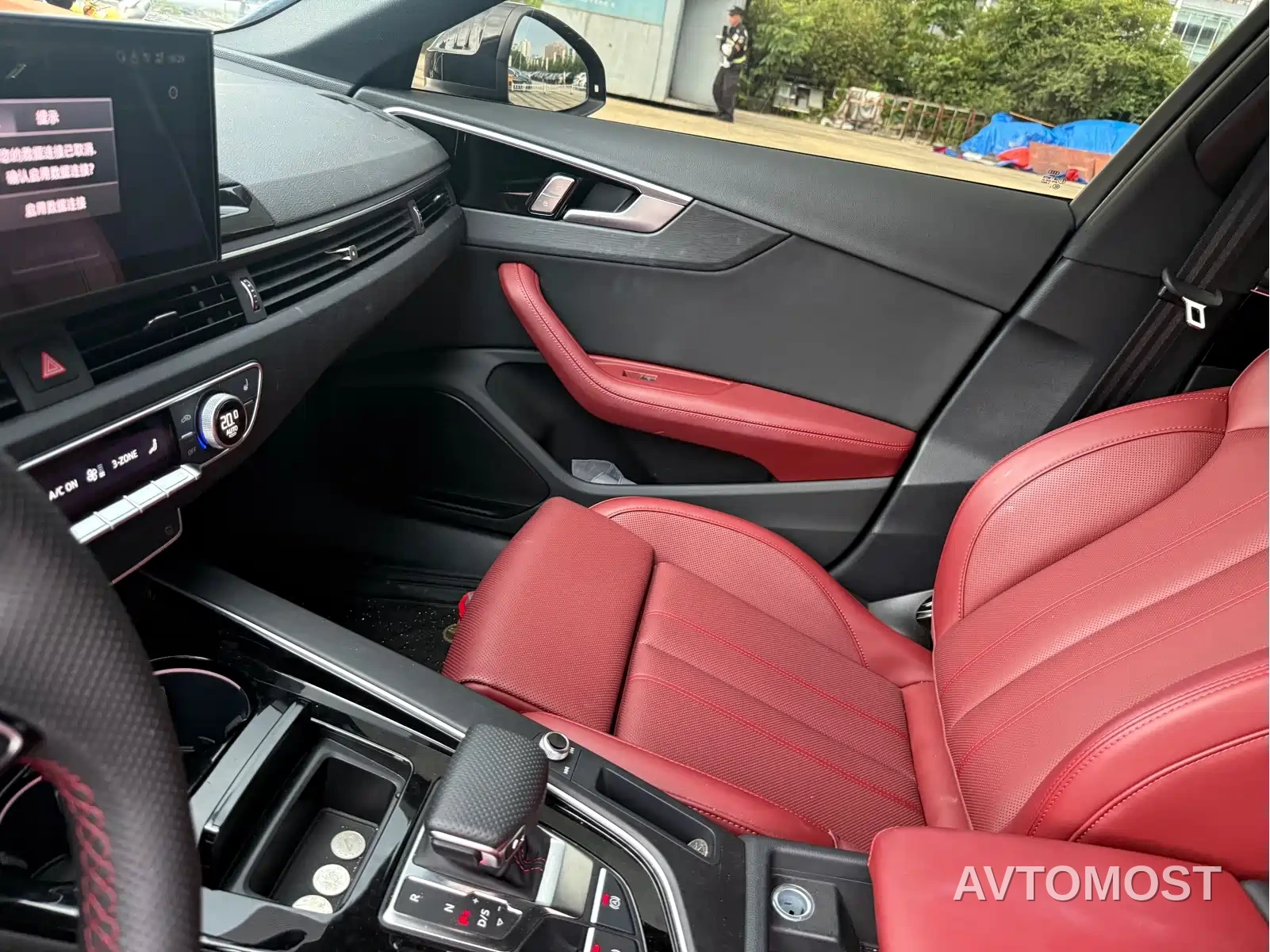 Audi A4L 2025 Model Year Facelift 2 Million Celebration Edition 40 TFSI Luxury Dynamic — фото 5