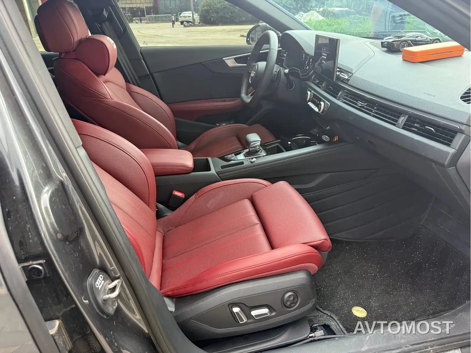 Audi A4L 2025 Model Year Facelift 2 Million Celebration Edition 40 TFSI Luxury Dynamic — фото 8