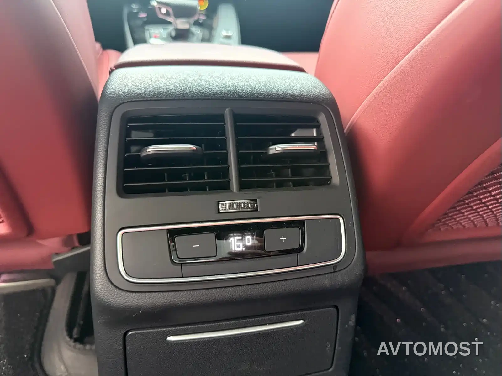 Audi A4L 2025 Model Year Facelift 2 Million Celebration Edition 40 TFSI Luxury Dynamic — фото 9