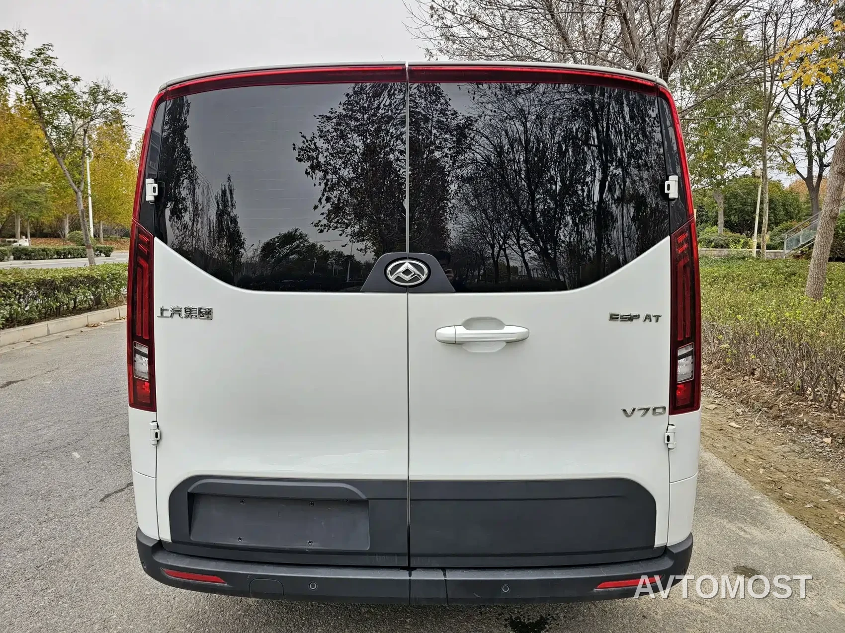 SAIC Maxus Xintu V70 2023 Model 2.0T Elite Edition Automatic Short Wheelbase Low Roof 5/6-Seater — фото 5