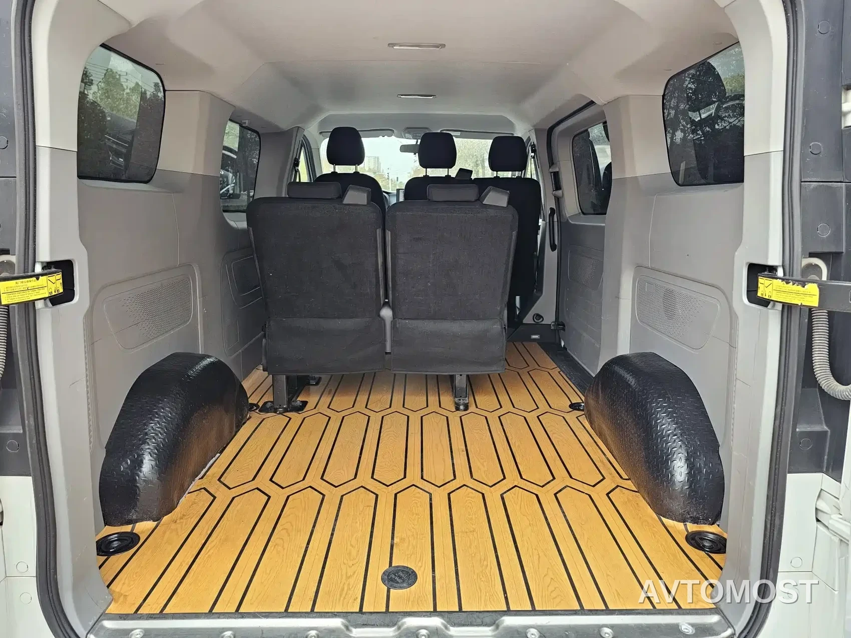 SAIC Maxus Xintu V70 2023 Model 2.0T Elite Edition Automatic Short Wheelbase Low Roof 5/6-Seater — фото 9