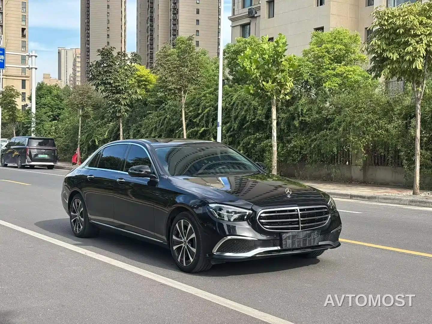 Mercedes-Benz E-Class New Energy 2022 E 350 e L Plug-in Hybrid Sedan — фото 3