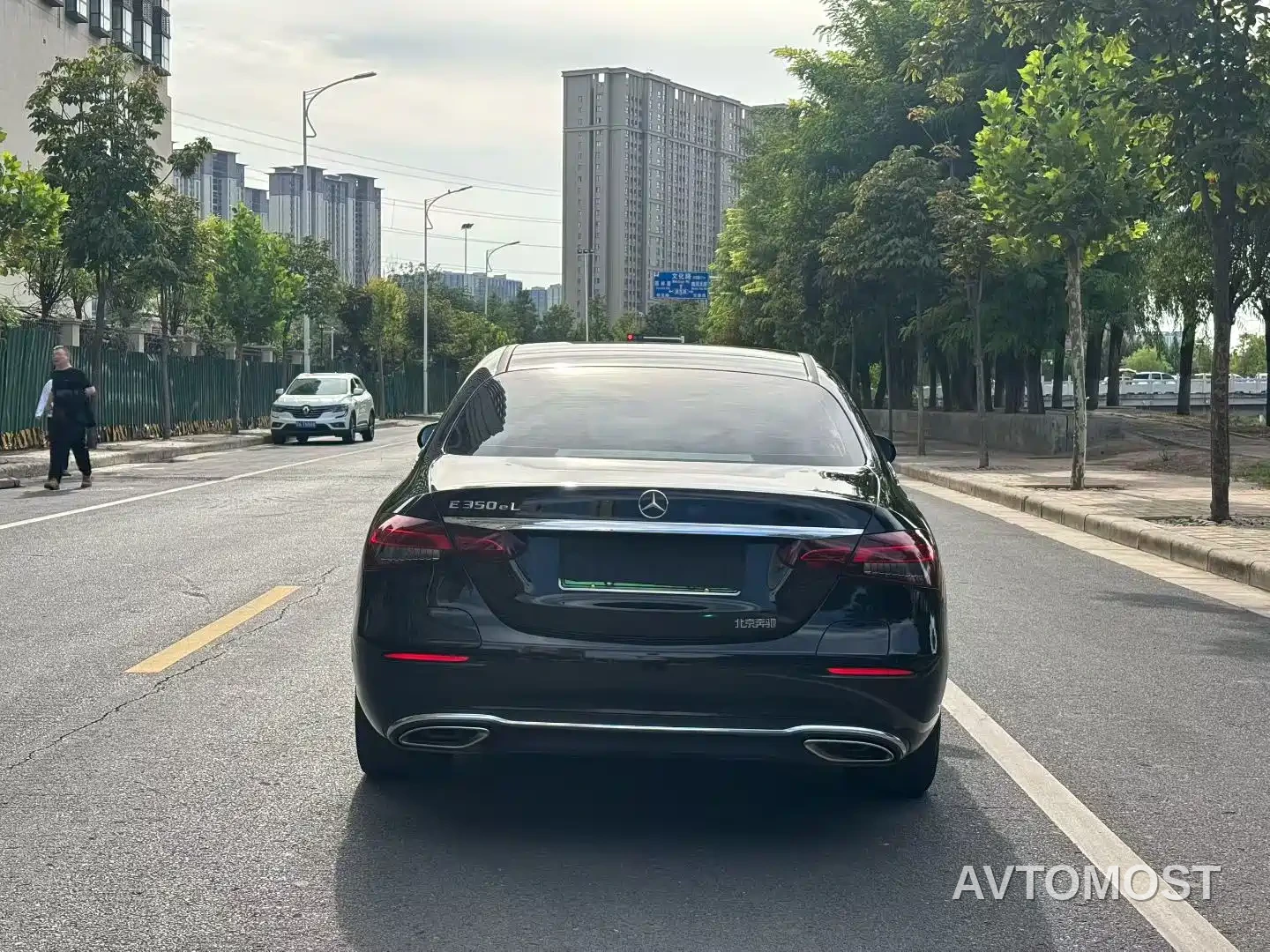 Mercedes-Benz E-Class New Energy 2022 E 350 e L Plug-in Hybrid Sedan — фото 8