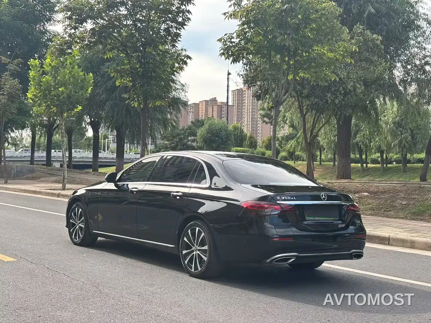 Mercedes-Benz E-Class New Energy 2022 E 350 e L Plug-in Hybrid Sedan — фото 9