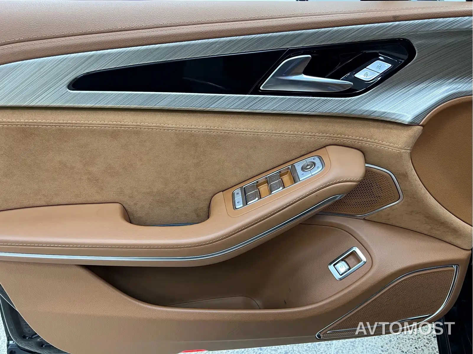 Hongqi H9 2022 2.0T Smart Connect Flag Smooth Edition — фото 8