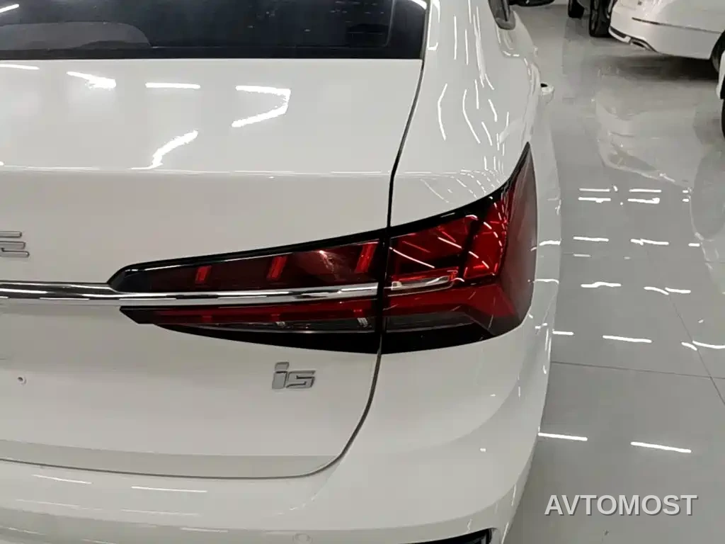 Roewe i5 2021 1.5L CVT Platinum Edition — фото 6