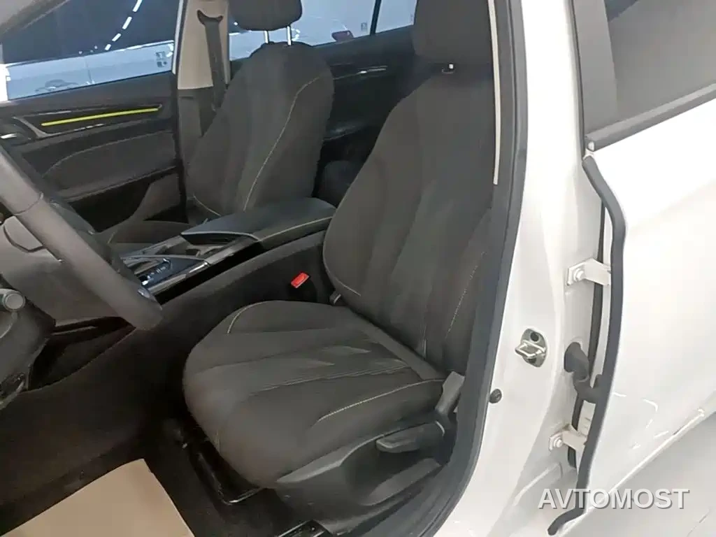 Roewe i5 2021 1.5L CVT Platinum Edition — фото 10
