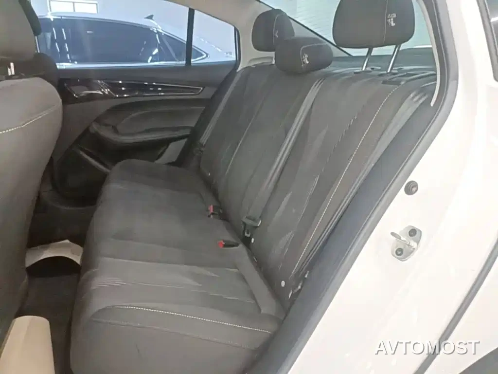 Roewe i5 2021 1.5L CVT Platinum Edition — фото 11