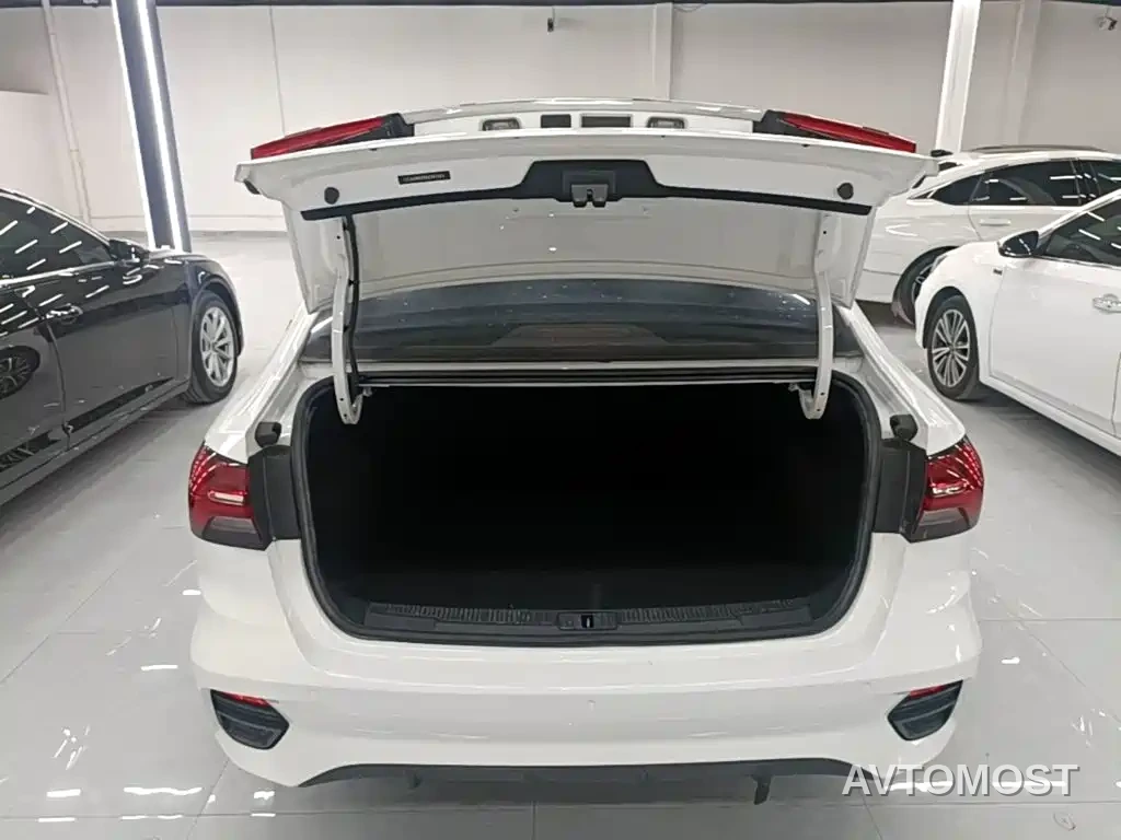 Roewe i5 2021 1.5L CVT Platinum Edition — фото 13