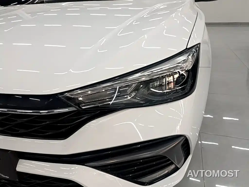 Roewe i5 2021 1.5L CVT Platinum Edition — фото 18