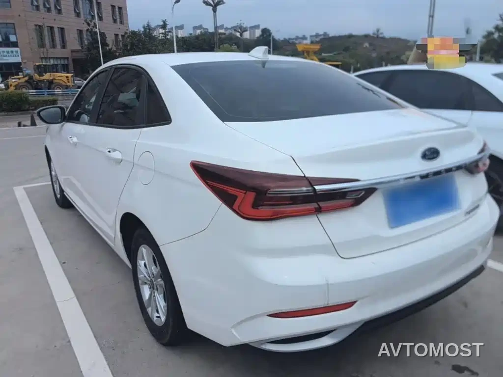Ford Escort 2021 1.5L Automatic Gold Edition — фото 4